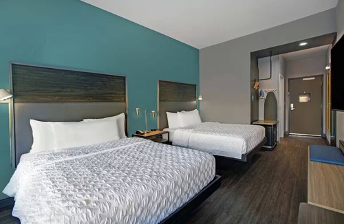 Montopolis Hotel | Austin Intl Airport 2 QueenRoom Breakfast & Gym