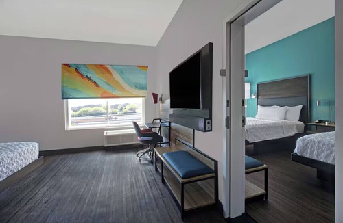 Montopolis Hotel | Austin Intl Airport 2 QueenRoom Breakfast & Gym