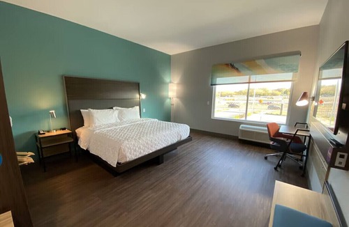Montopolis Hotel | Austin Intl Airport King Studio Breakfast & Gym