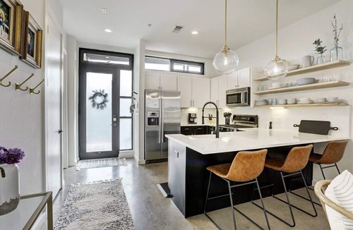 South Lamar House | Austin Loft · Walk to S. Lamar, 1.5mi to Zilker
