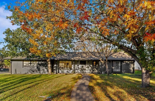 Barton Hills House | Austin Retreat with Private Pool l Mins to Downtown!