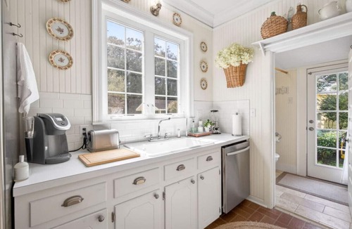 Biloxi House | Authentic Ocean Springs Cottage | Walk Downtown