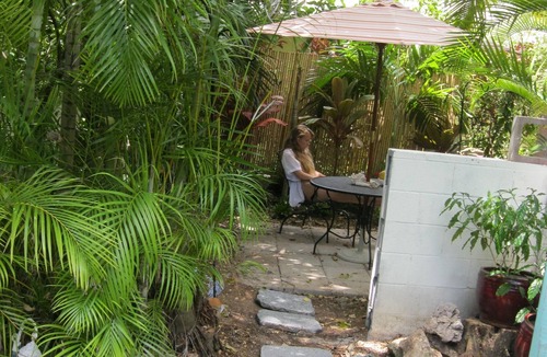 Kailua Apartment | Available and legal for stays less than 30 days.