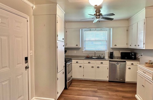Savannah House | Available July 17! Early St Executive Rental- hospitals,HAAF,10 min to downtown