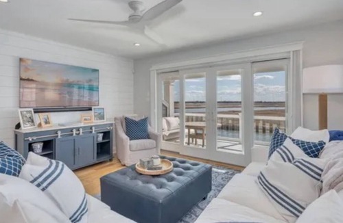 Avalon House | Avalon sunsets on the bay in this beautiful five-bedroom waterfront townhome.
