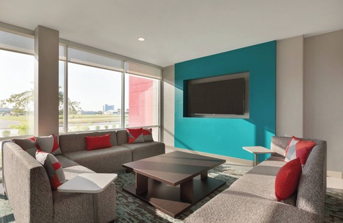 California Hotel | avid hotel California - Lexington Park by IHG