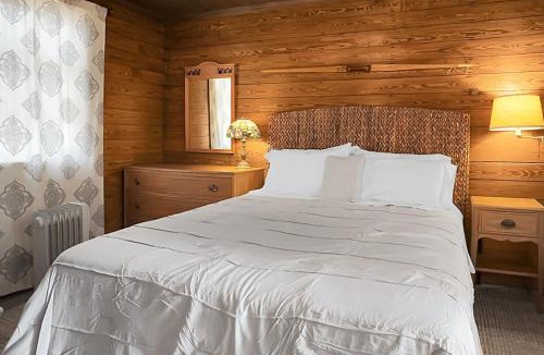 Awendaw House | Awendaw Retreat 2 BR Cottage BBQ & Fire Pit
