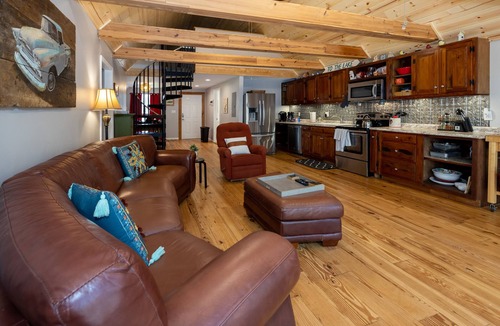 LaGrange Cabin | Awesome Lakefront House on West Point Lake in LaGrange, Ga
