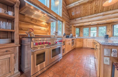 Lake Norman of Catawba House | Azalea Retreat- The Lodge | Pool | Pickleball