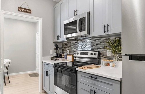 Northgate Apartment | Azalea: Studio Apt, 4 minute walk to A&M