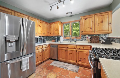Dahlonega Cabin | Azure Springs- Secluded Mountain Retreat in Dahlonega. Perfect for Families!