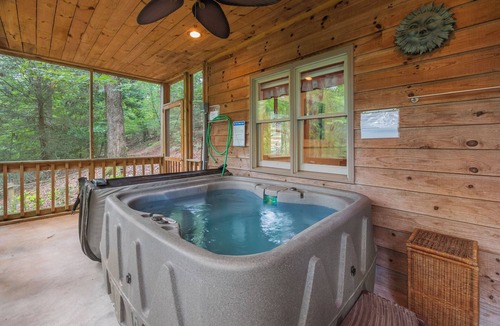 Dahlonega Cabin | Azure Springs- Secluded Mountain Retreat in Dahlonega. Perfect for Families!