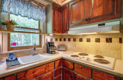 Cleveland Apartment | Back on Market! Creekside Cottage Near Table Rock