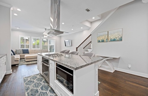 Montrose House | Back Yard River Oaks- 3 Bed Townhome- Perfect Space-Large Garage
