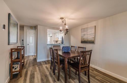 Oceanmarsh Subdivision House | Bali Retreat: 180° Ocean and Hunting Island Deck Views