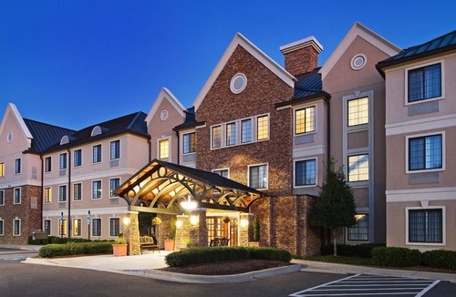 Ballantyne Apartment | Ballantyne Group Stay | Breakfast & Pool Included