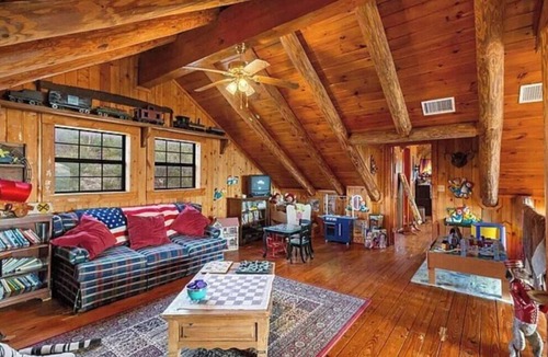 Mico Bed & Breakfast | Bandera Suite - The Walpole Lodge, Mico, TX