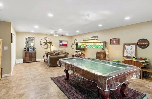Mico Bed & Breakfast | Bandera Suite - The Walpole Lodge, Mico, TX