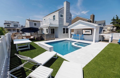 Stone Harbor House | Barefoot Bungalow - Charming Getaway with Pool!