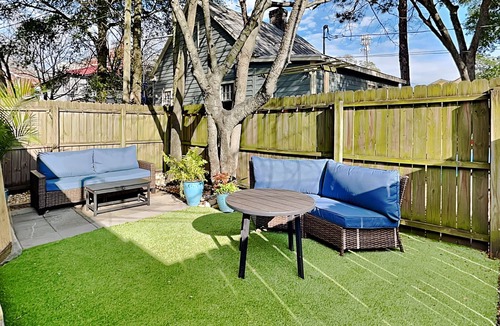 Metropolitan House | Barnard Row House | Pet-Friendly, Renovated Duplex + Walk to Forsyth Park!