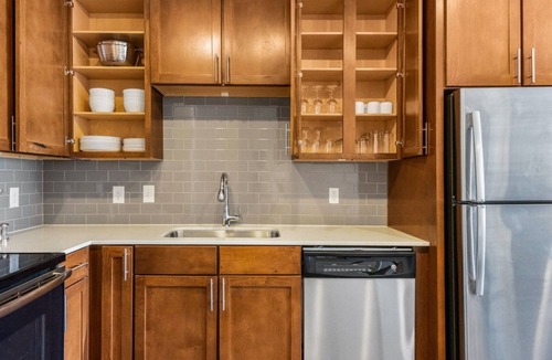 Venus Apartment | Barsala l 1BD Stay Near Downtown Clermont, Modern & Peaceful