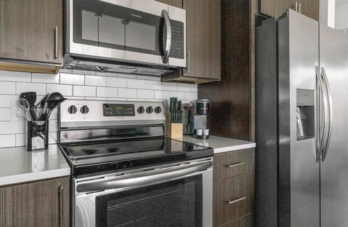 Richmond Apartment | Barsala l Modern 1BD near the Arts District in Richmond