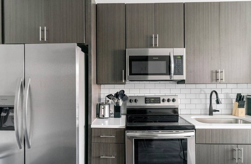 Richmond Apartment | Barsala l Premier Studio, Pool with expansive sun deck!