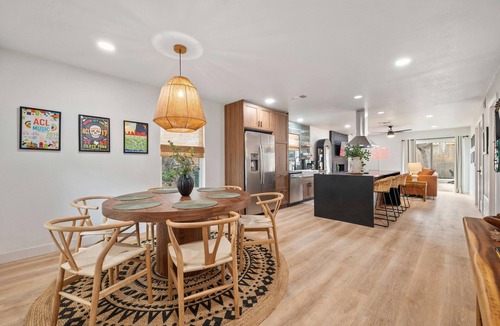 Barton Hills House | Barton Hills Hideaway + Two Hot Tubs - Magdalena!