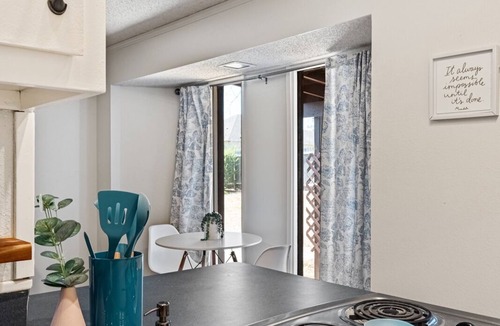 Bastrop Apartment | Bastrop Bungalow Bright Cozy Rental with Strong Wifi