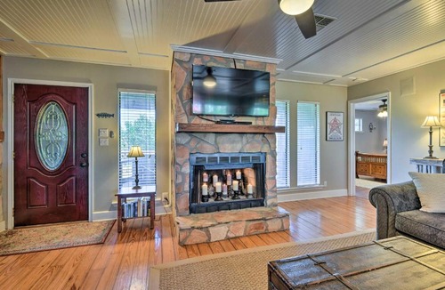 Long Mott House | Bay Access & Dock: Riverfront Tivoli Escape