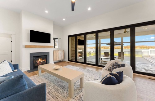 Mount Holly House | Bay Dreaming | Waterfront Retreat with Swim Spa & Stunning Sunset Views