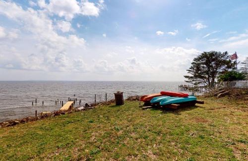 Freeport House | Bayfront Breeze