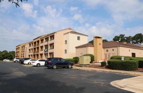 Seven Oaks Hotel | Baymont by Wyndham Columbia Northwest