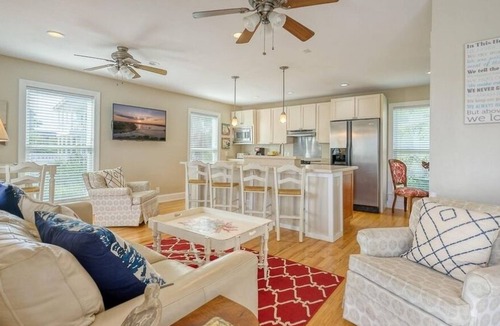 Oceanmarsh Subdivision House | Beach Access at end of driveway, all Harbor Island Amenities