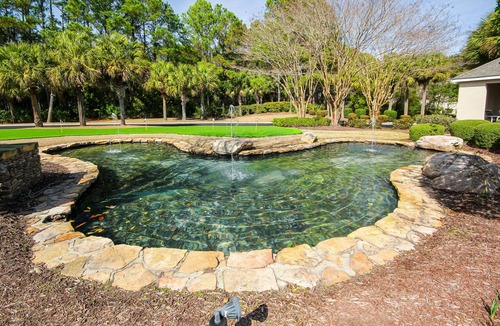 Vaught Condo | Beach condo with pool, volleyball court, on-site golf, & gym - snowbird-friendly