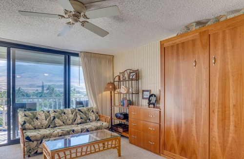 Historic Lahaina Front Street Condo | BEACH FRONT RESORT in Lahaina – Affordable Mountain View Studio w/Lanai - 522