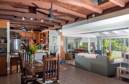 Kahului House | Beach House! Great for Wind-sports on Maui's North-shore close to Kahului & Paia