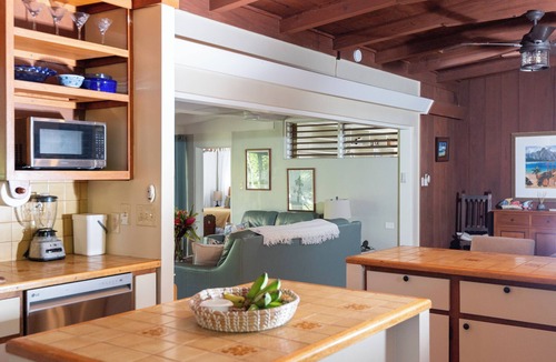 Kahului House | Beach House! Great for Wind-sports on Maui's North-shore close to Kahului & Paia