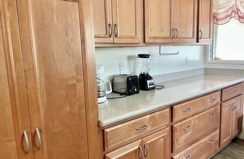 Ewa House | Beach house , ocean breeze, parking