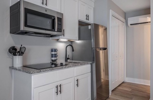 Yaupon Beach Hotel | Beach House OKI - King Studio in hotel on Oak Island, North Carolina