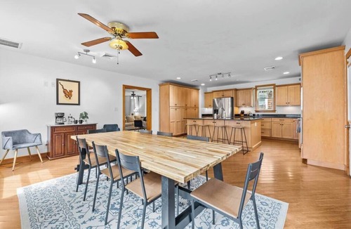 Willoughby Spit House | Beach house w/BBQ, Jacuzzi & fire pit