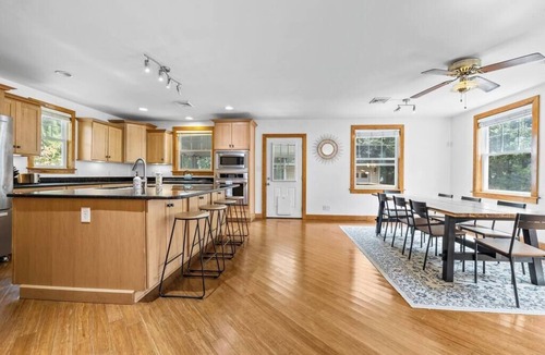 Willoughby Spit House | Beach house w/BBQ, Jacuzzi & fire pit