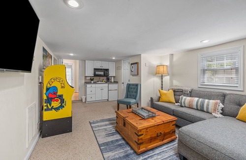 Pawleys Island House | Beach house w/FREE Golf Cart & Fire Pit!