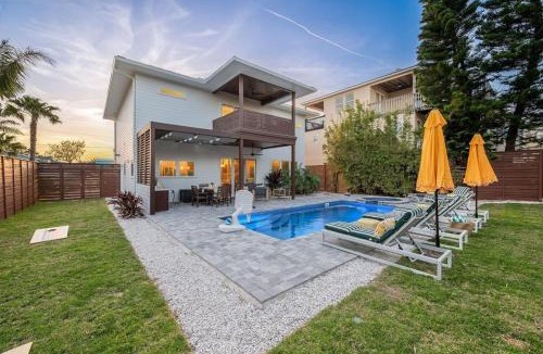Butler Beach House | Beach luxury I Pool, hot tub I Outdoor kitchen