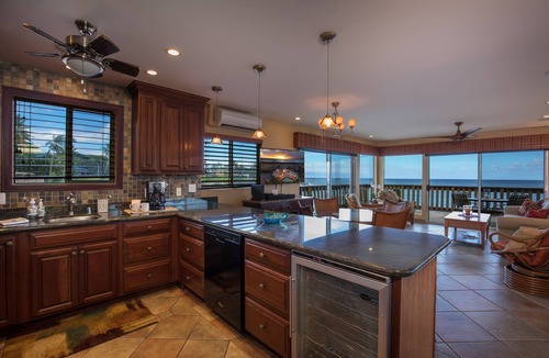 Kahana Condo | Beach/Ocean Front & Corner Unit Luxury -Bliss -Turtle Watching!