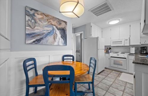North Topsail Beach Apartment | Beach, Ocean & Sound Views at Villa de Mer