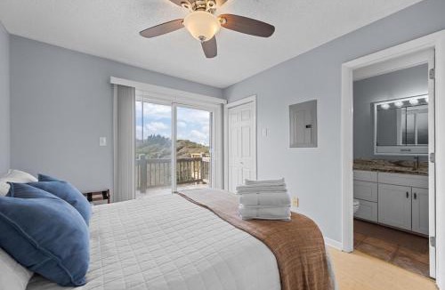 North Topsail Beach Apartment | Beach, Ocean & Sound Views at Villa de Mer
