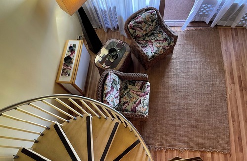 Maunaloa Condo | Beach view and easy beach access. Lovely Hawaiian- style loft condo with WiFi
