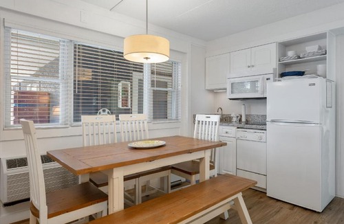 Avalon Apartment | Beachcomber Resort