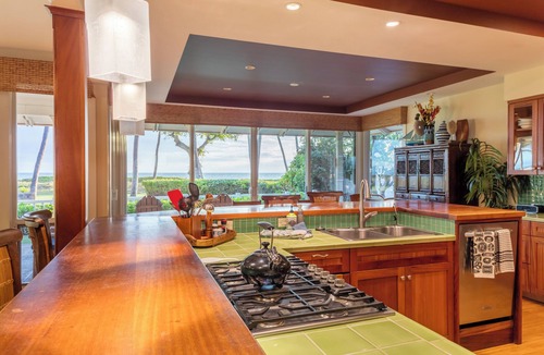 Kihei House | Beachfront 6 Bedrooms with Pool